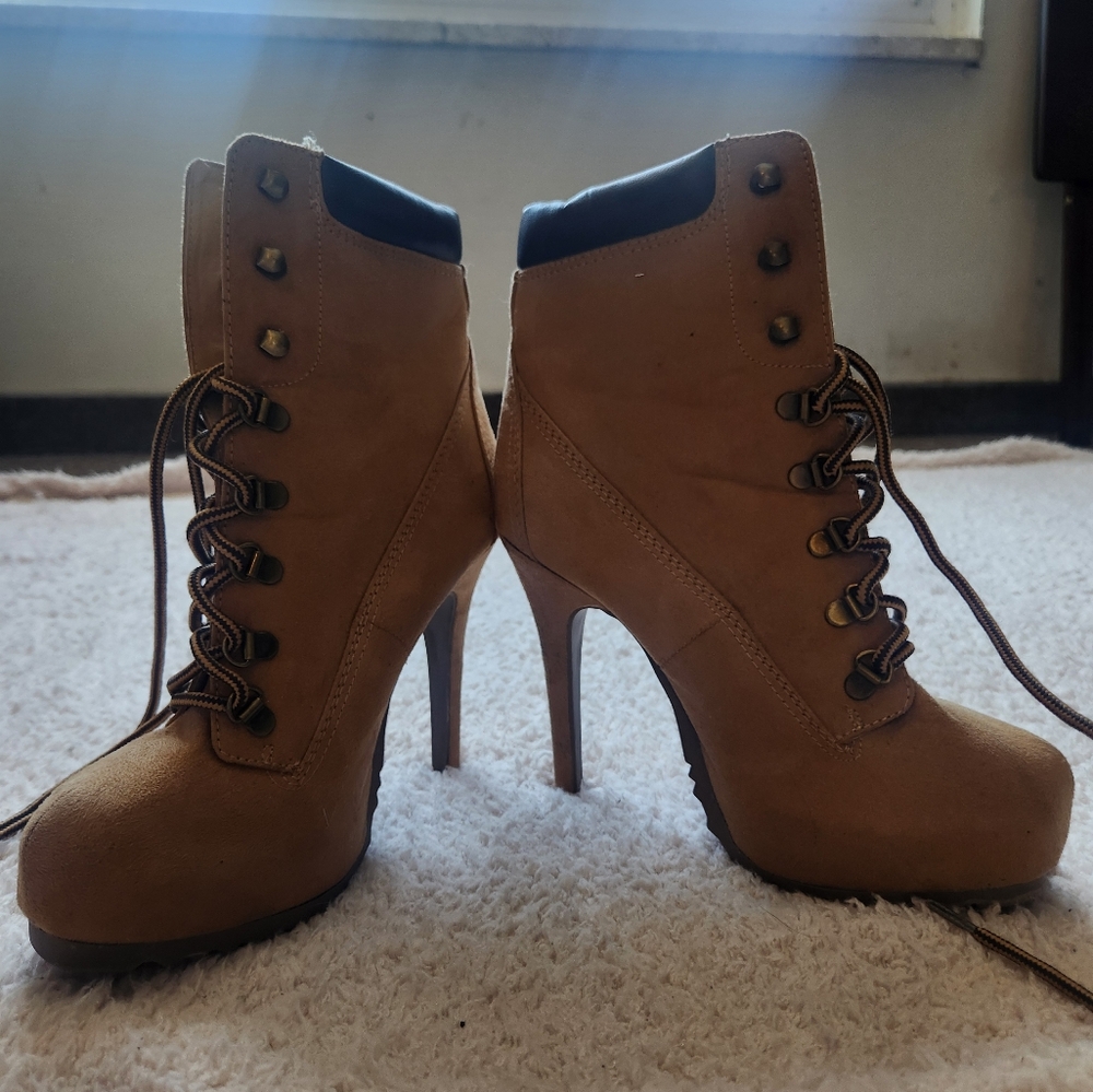 Rue 21 S 6/7 Timberland knock offs